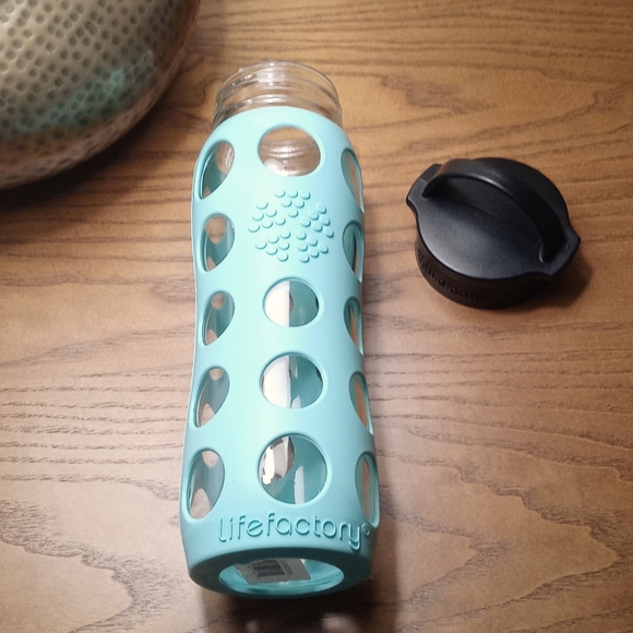Aqua Life Factory Glass Water Bottle w/ Silicone Sleeve - Picture 8 of 11